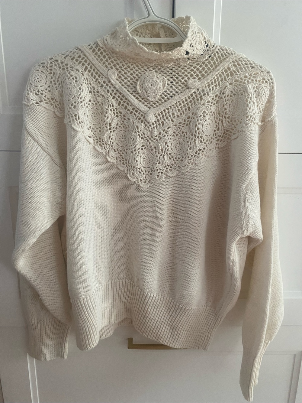 Hunters Run Cream Crochet Yoke Turtleneck long sleeved Cotton Sweater Size Large